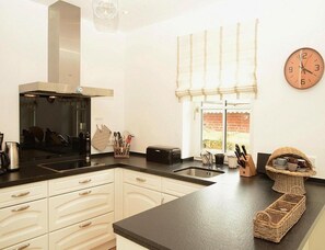 Apartment | Private kitchen | Electric kettle, toaster, highchair - Ferienwohnung in Wyk auf Foehr (Wyk auf Foehr)