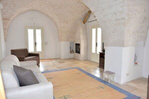 Living area - Villa in Puglia Near Ostuni Marina (Ostuni)