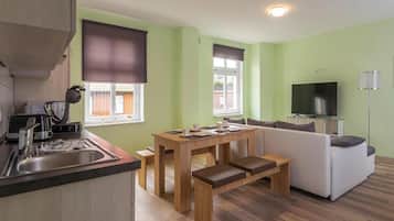 Căn hộ | Bếp riêng | Ấm điện, lò nướng bánh mì, ghế cao cho trẻ em