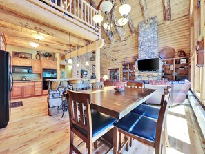 Dining - Heavenly Haven Cabin (Brian Head)