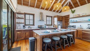 Køleskab, mikrobølgeovn, ovn, kogeplade