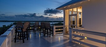 La Dolce Vida & The Pool Club at Mahogany Bay