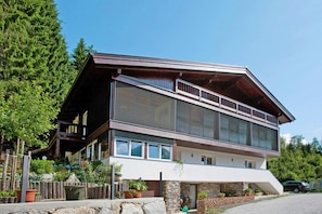 Exterior - Apartment in Hohe Tauern With Mountain Views (Neukirchen am Grossvenediger)