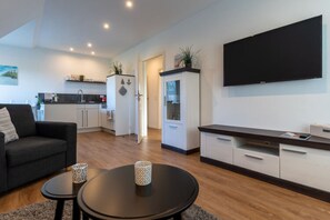 Apartment | Private kitchen | Electric kettle, toaster - Holiday Apartment in Turmlauer Koog (Tumlauer Koog)