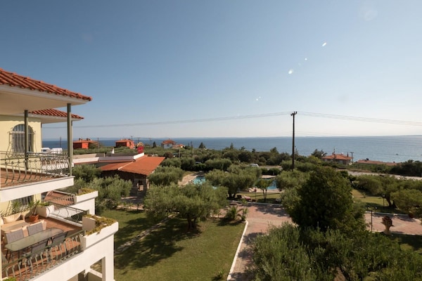 Duplex Gerakini Apartment With Pool - Halkidiki