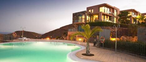 Hus | Pool | Utomhuspool