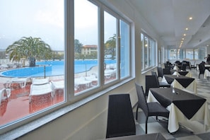 Apartment | Dining