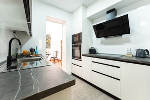Apartment | Private kitchen - Faro's Almeria Citylights (Adra)
