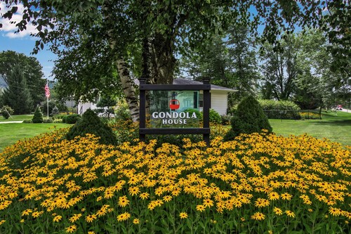 Gondola House- fun central! Quick walk to village and slopes, Fun Central! Game Room, Hot Tub, Steps