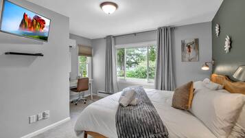 5 bedrooms, iron/ironing board, WiFi, bed sheets