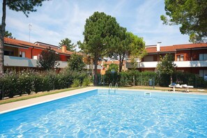 Apartment | Pool | Outdoor pool