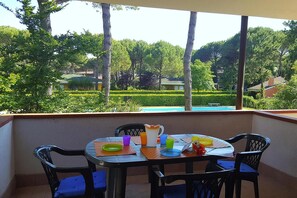 Apartment | Dining