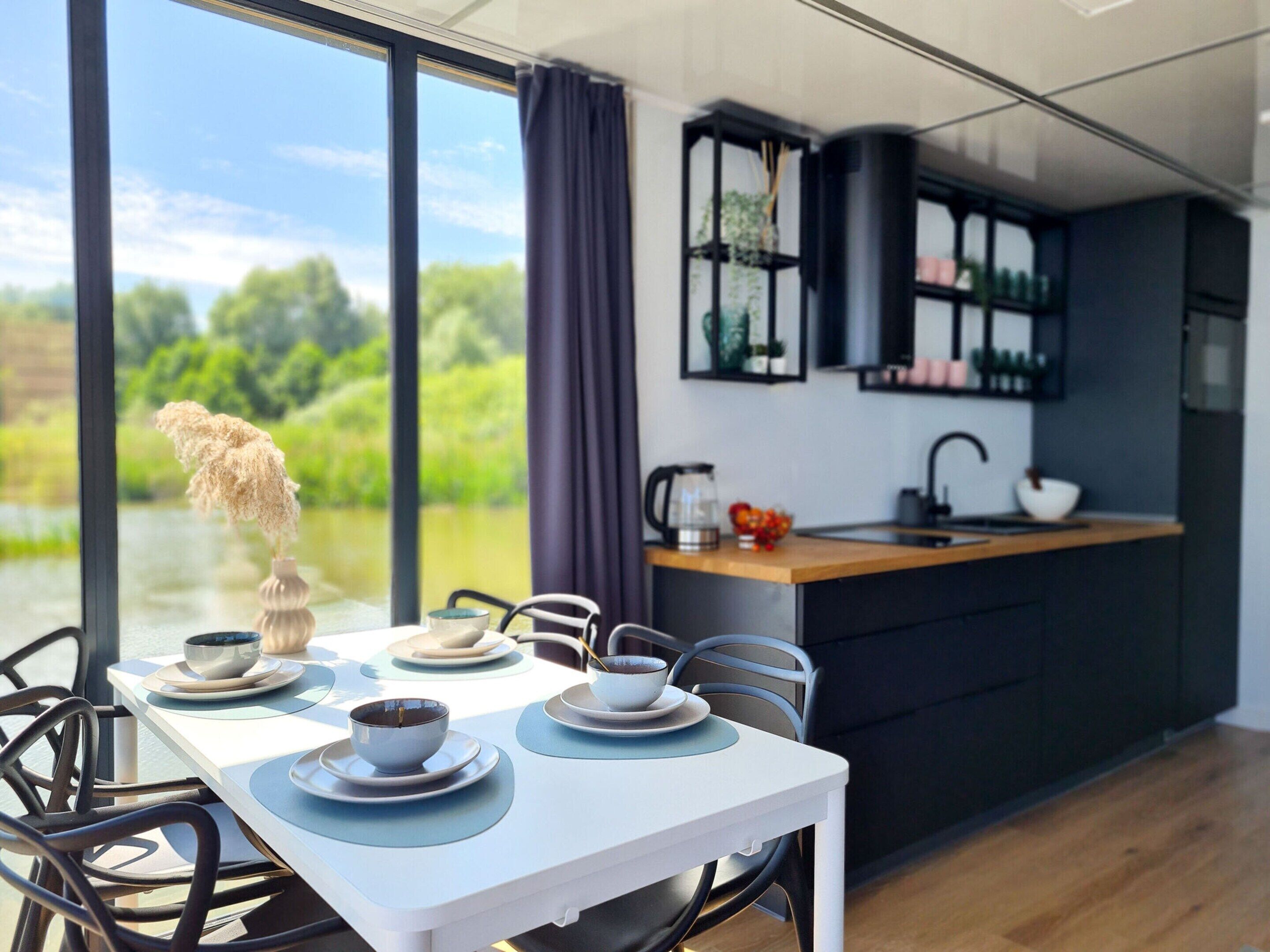 Mobile Home | Dining