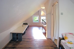 House | 1 bedroom, individually furnished, bed sheets - Cottage With Large Garden Near Lake (Biskupiec)