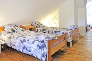 House | 1 bedroom, individually furnished, bed sheets