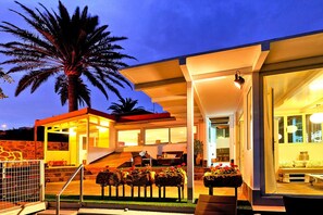 Villa | Exterior - Villa With Pool and Extravagant Architecture (Ingenio)