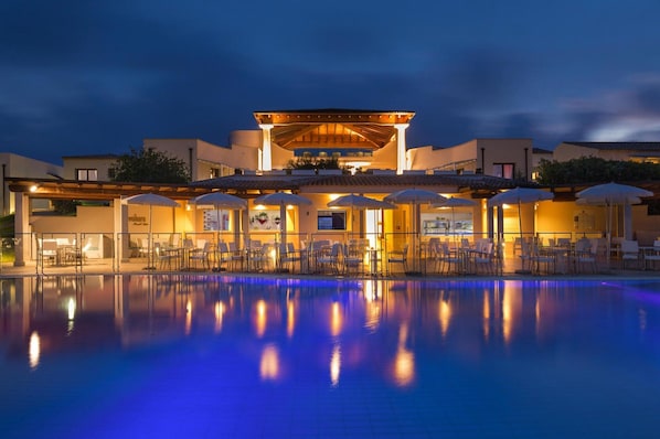 Apartment | Pool | Outdoor pool