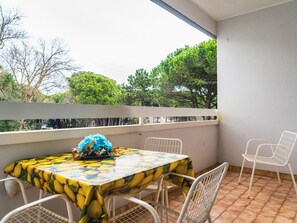 Apartment | Dining