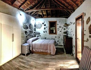 Ferienhaus | 2 Schlafzimmer, individuell eingerichtet