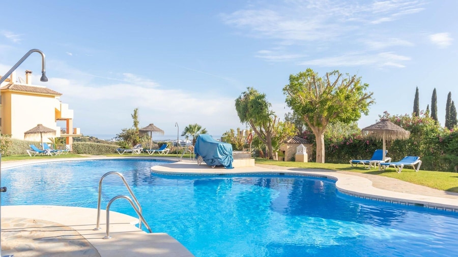 Premium Apartment in Benahavis With Balcony