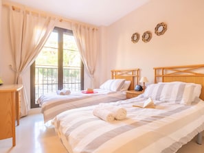 Apartment | 3 bedrooms - Premium Apartment in Benahavis With Balcony (Benahavis)
