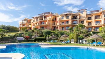 Apartment | Pool | Outdoor pool