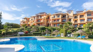 Apartment | Pool | Outdoor pool