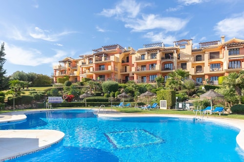Premium Apartment in Benahavis With Balcony