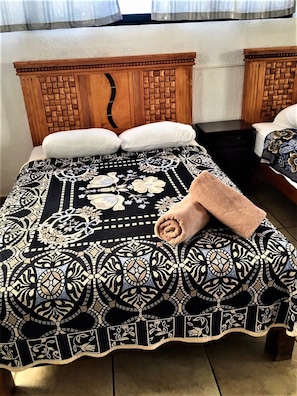 Family Room | Individually furnished, laptop workspace, bed sheets - HOTEL Posada Las Graditas (Sayulita)