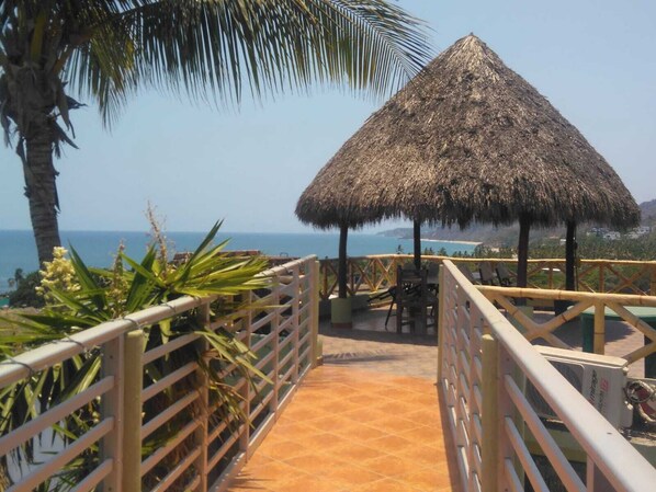 32-inch LED TV with cable channels - HOTEL Posada Las Graditas (Sayulita)