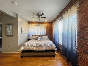 1 bedroom, bed sheets