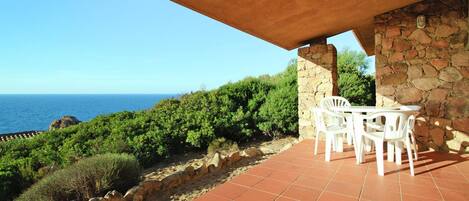 House | Outdoor dining