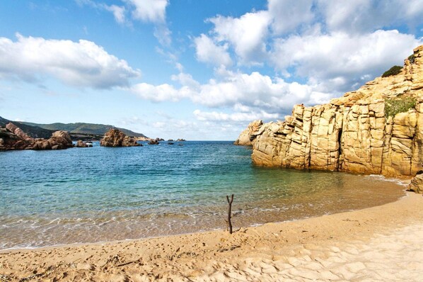 House | Water view - Holiday Home in Sardinia Near Red Cliffs (Trinità d'Agultu e Vignola)