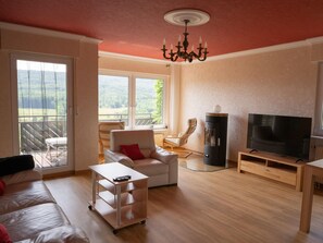 Apartment | Living area - Ferienwohnung mit Bergblick (Bad Wildungen)