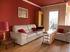 Apartment | Living area - Ferienwohnung mit Bergblick (Bad Wildungen)