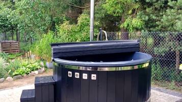 House | Outdoor spa tub