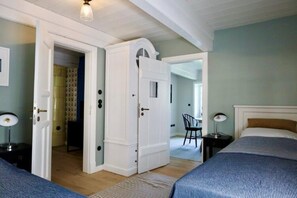 House | 4 bedrooms, individually furnished, bed sheets - Reetgedecktes Ferienhaus in Nieblum auf Foehr (Nieblum)