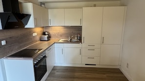 Appartement | Cuisine privée | Bouilloire électrique, grille-pain
