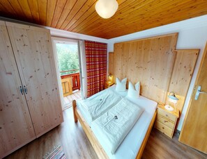 Huoneisto | 3 makuuhuonetta, yksilöllisesti kalustettu, vuodevaatteet
