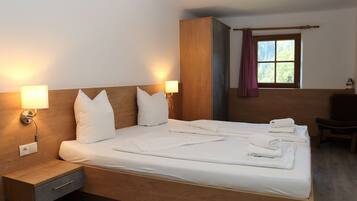 House | 4 bedrooms, individually furnished, bed sheets