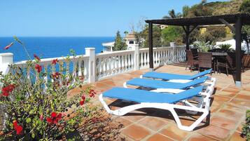 Vila | Tempat makan outdoor