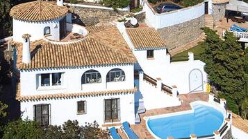 Villa | Exterior