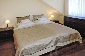 House | 4 bedrooms, individually furnished, bed sheets - Holiday Home in Trzesacz With Pool (Rewal)