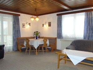 House | Dining - Charming Holiday Home in Gosau (Gosau)