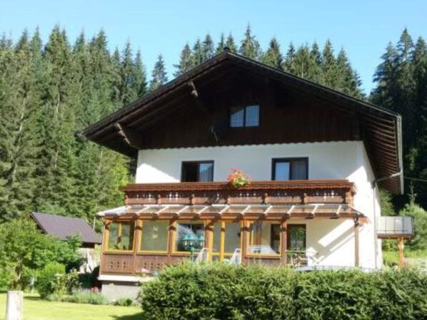 House | Exterior - Charming Holiday Home in Gosau (Gosau)