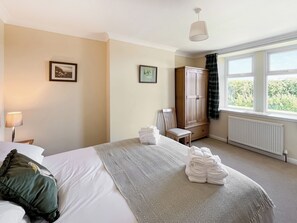 2 bedrooms, free WiFi, bed sheets - 2 bedroom accommodation in Castle Douglas (Castle Douglas)