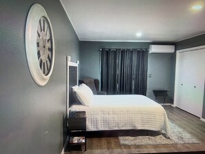 Standard Studio | Living area - Camelot Village LLC (Harlingen)