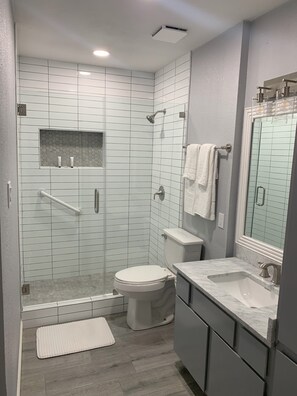 Signature Studio | Bathroom | Hair dryer, towels, soap, shampoo - Camelot Village LLC (Harlingen)