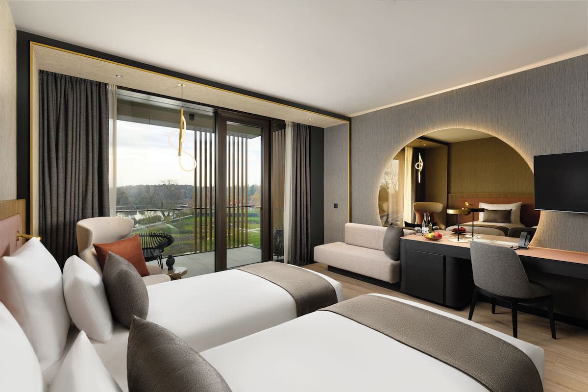 Hypo-allergenic bedding available, pillowtop beds, minibar, in-room safe