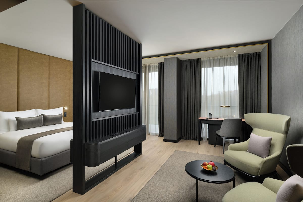 Junior Suite, Balcony, Lake View | Hypo-allergenic bedding available, pillowtop beds, minibar, in-room safe